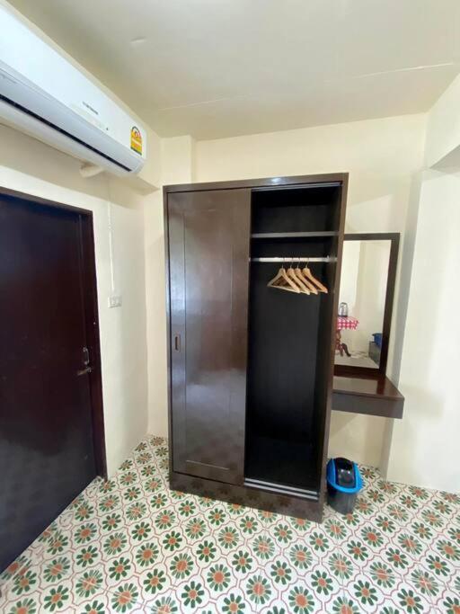 Ratanawong Place 823 Bangkok Eksteriør billede